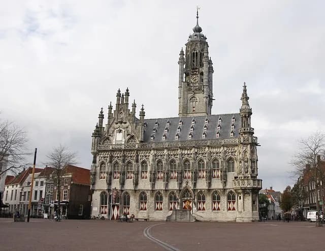 Het historische stadhuis van Middelburg, waar Roy websites bouwt voor lokale ondernemers